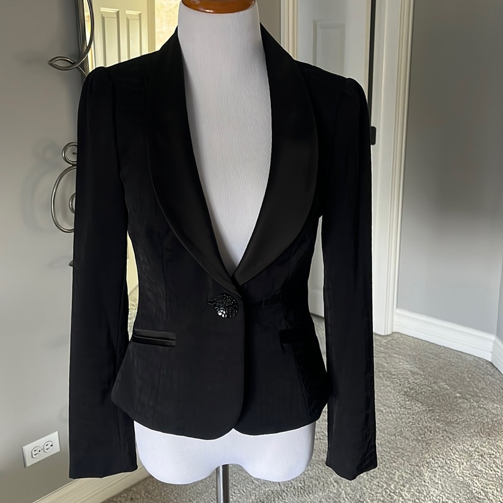 Kay Unger New York Sleek Fitted Blazer